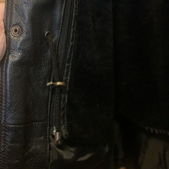 Vintage brand-black genuine leather 3/4 coat w/zip out plush lining. - Picture 6 of 9